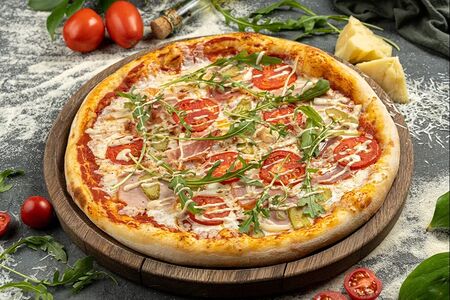 Пицца со свиным окороком