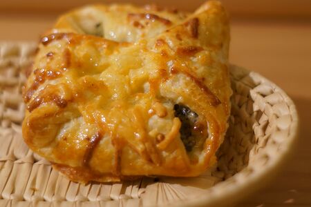 Слойка с курой и шпинатом в сливочном соусе