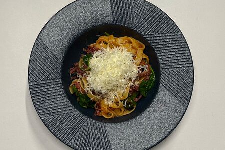 Феттучини с томленой говядиной 