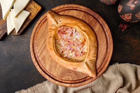 Хачапури по-аджарски с ветчиной
