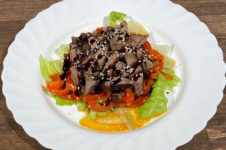 Теплый салат с говядиной