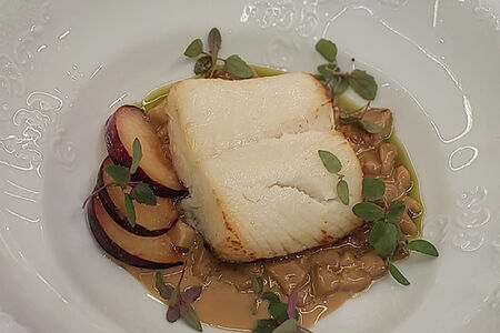 Мурманский палтус с горошком и лисичками