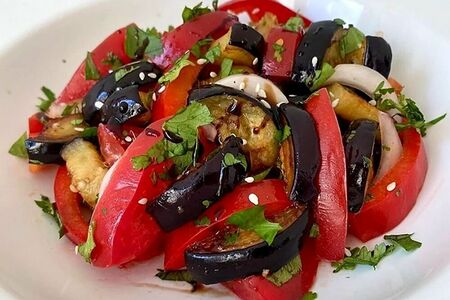 Салат с жареными баклажанами