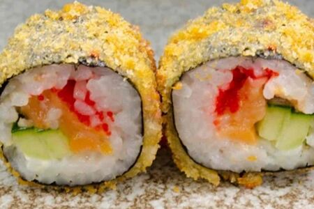 Темпура ролл Калифорния с лососем