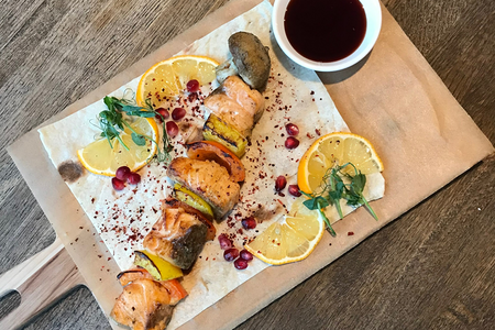 Шашлык из сёмги с овощами