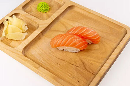 Суши нигири с лососем