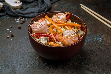 Вок с креветками