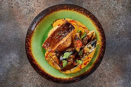 Стейк из семги с рисовым кейком