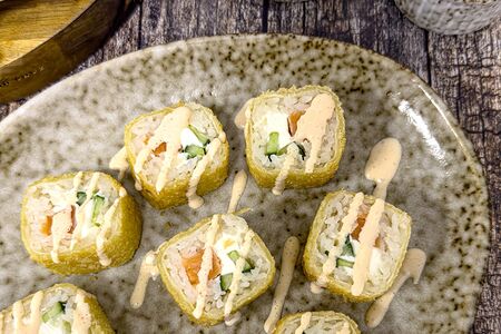 Харумаки с лососем хот 