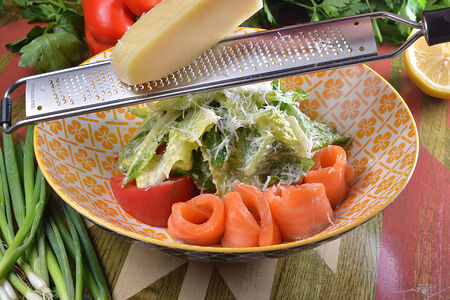 Салат Цезарь с лососем