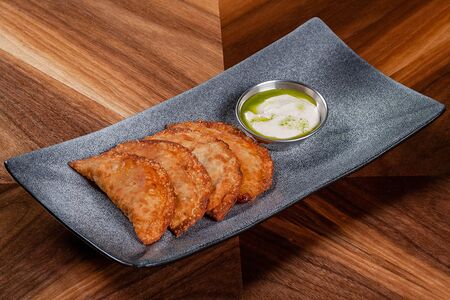 Мини-чебуреки с крабом и креветкой 