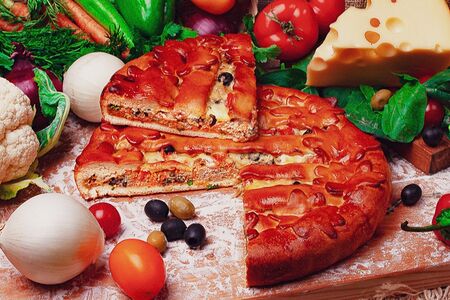 Пирог Закусочный - говядина, помидоры, сыр 