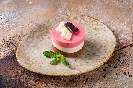 Три шоколада с клубникой