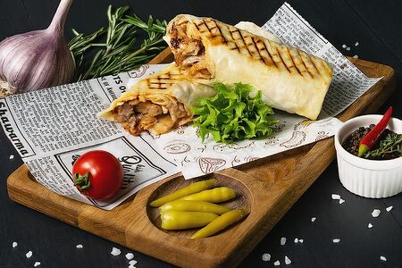 Донер в лаваше с курицей