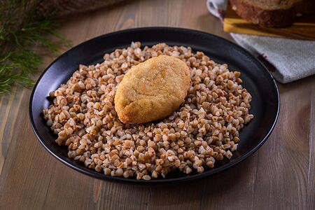 Котлета куриная с гречкой