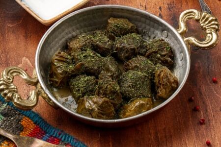 Долма из винoградных листьев