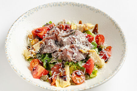 Салат с говядиной и артишоками