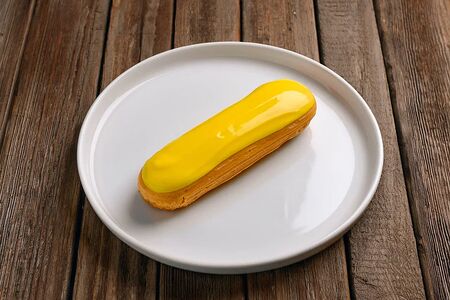 Эклер лимонный 