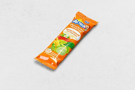 Фруктовый батончик Агуша Яблоко-клубника-злаки