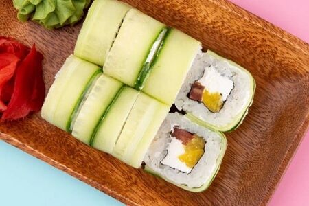 Зеленый ролл с дайконом