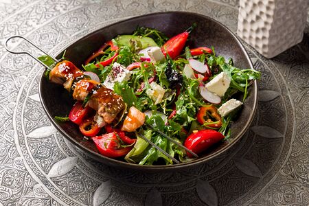 Салат с лососем и цукини