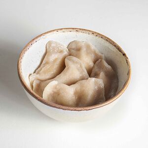 Вареники с картофелем и луком со сметанкой