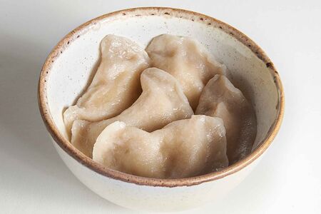 Вареники с картофелем и луком со сметанкой