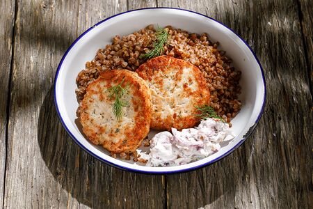 Биточки с гречкой