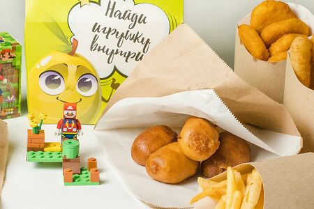 Оливка Бокс большой с сырными палочками для мальчика