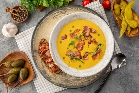 Гороховый суп с копченостями