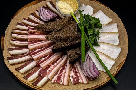 Ассорти из трех видов сала