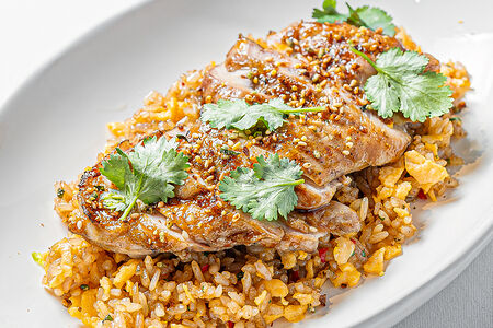 Рис, жаренный с цыпленком