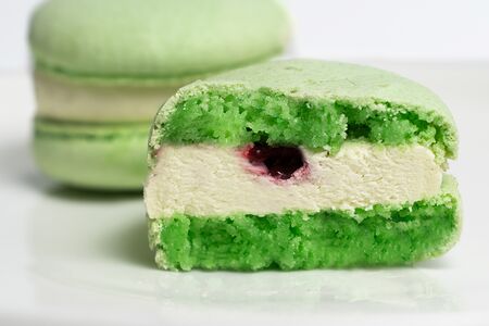 Макарон Мята-малина