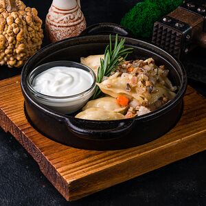 Вареники с картошкой и шкварками 