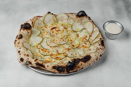 Пицца Груша и горгонзола