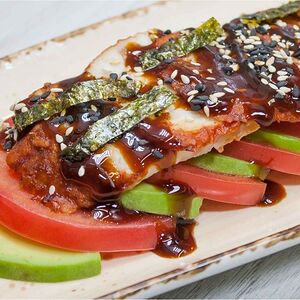 Салат с авокадо и угрем