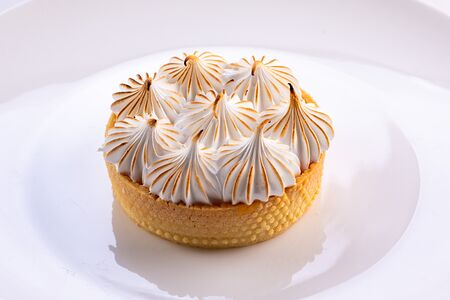 Лимонный тарт с меренгой