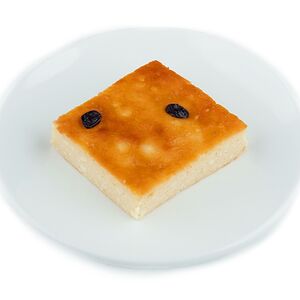 Запеканка творожная с изюмом