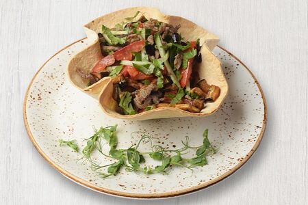 Салат из жареной говядины