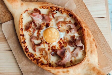 Хачапури по-Аджарски с ветчиной