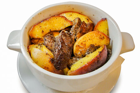 Жаркое с персиком и черносливом