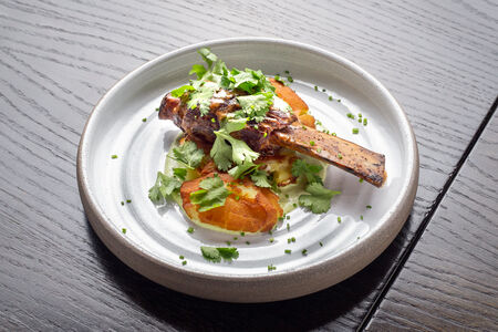 Томлёная говядина на кости