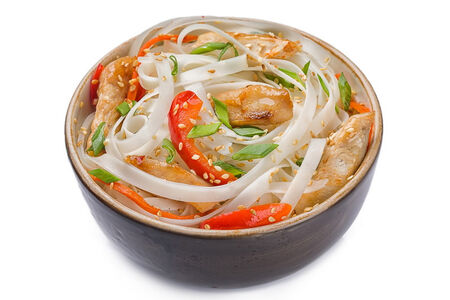 Рисовая лапша с курицей