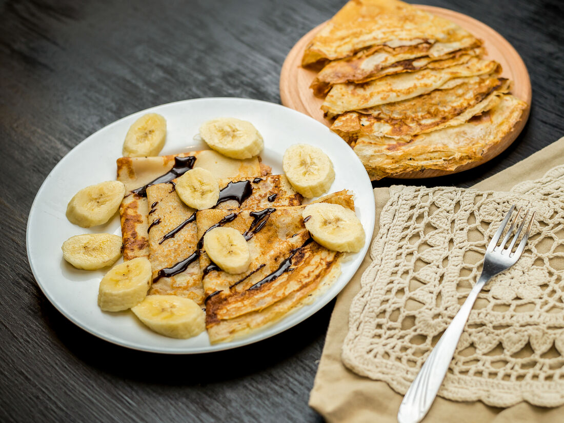 Блины с жареными бананами и шоколадом