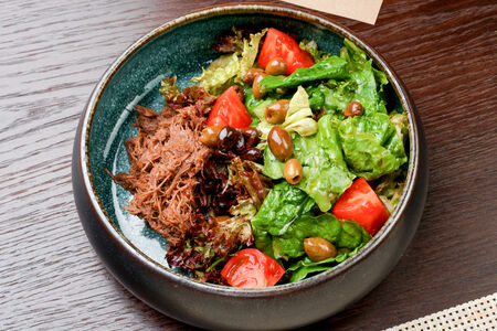 Салат с рваной говядиной