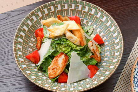 Салат Цезарь с курицей