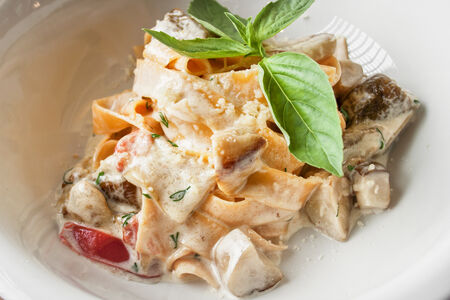 Домашние паппарделле с белыми грибами и трюфелем