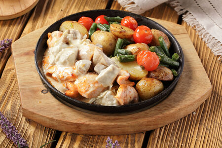 Жареха с куриным филе и овощами