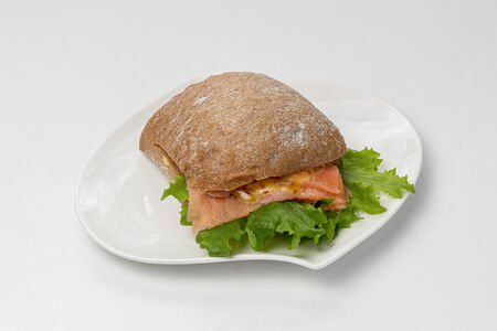 Сэндвич с семгой на чиабатте