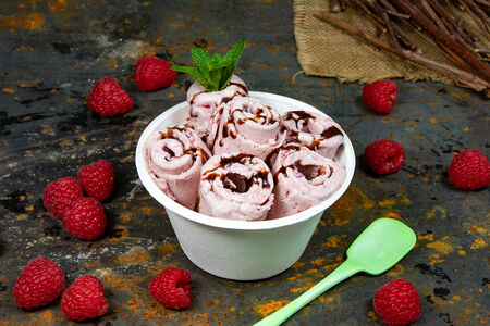 Мороженое Пралине-малина